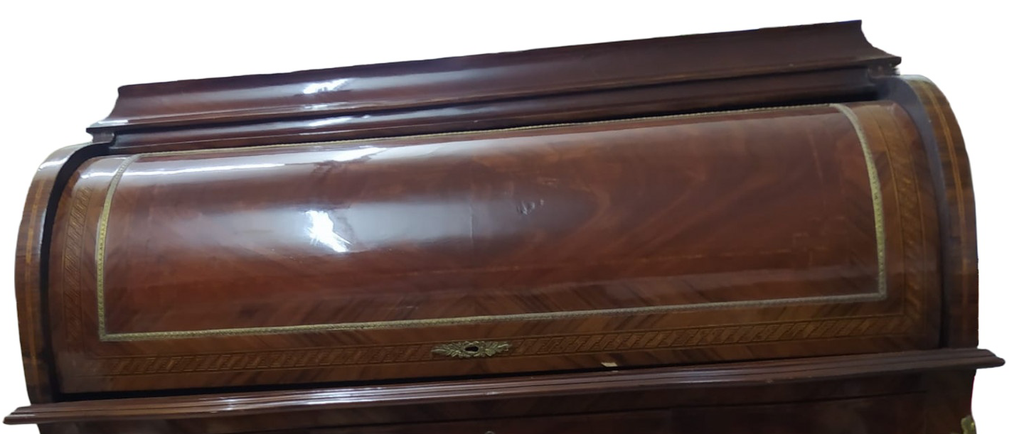 Original detail of the closed cylinder lid, marquetry and surface wear
