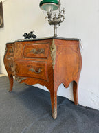 Original right-side view; decorative accessories not included