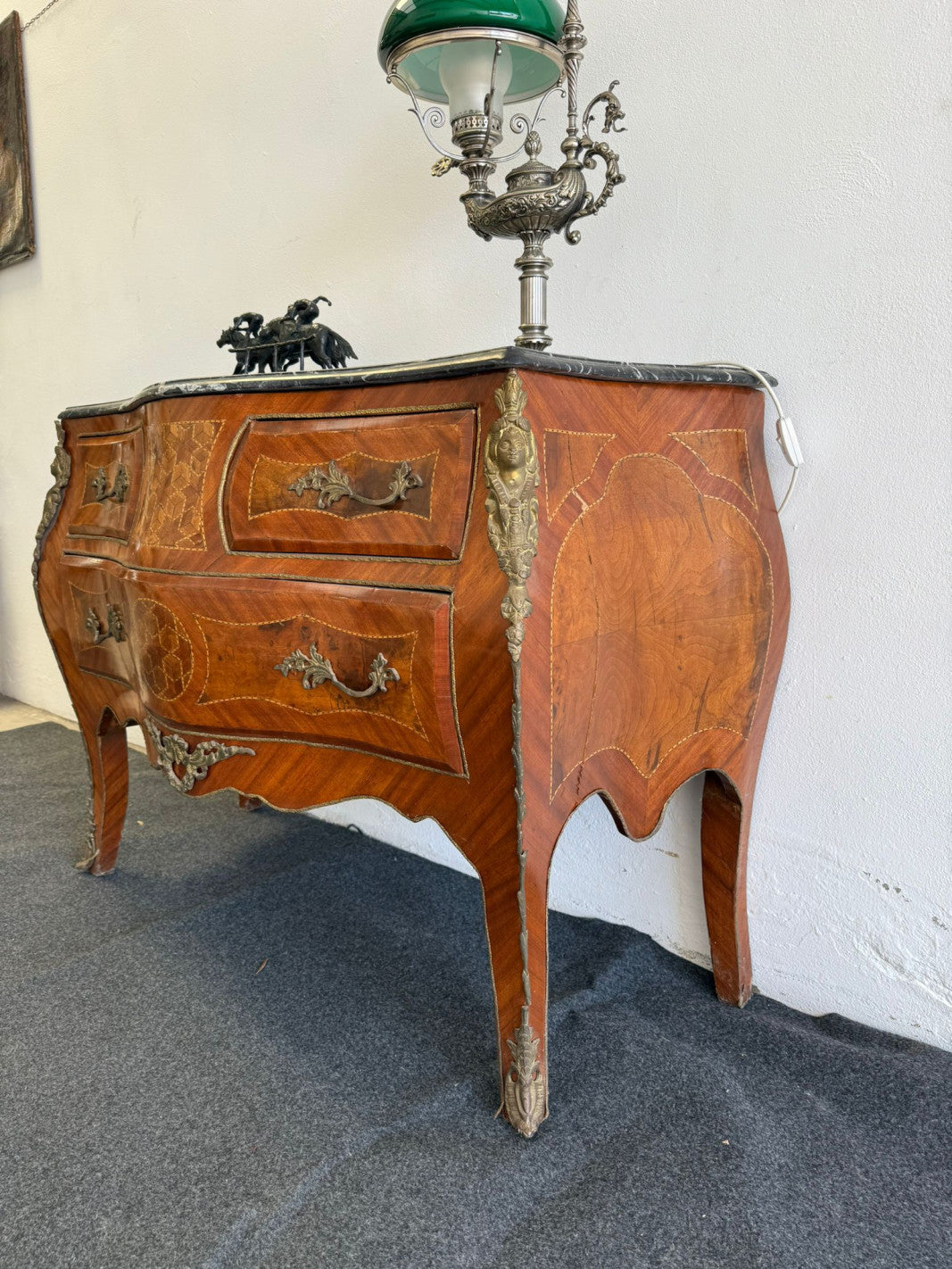 Original right-side view; decorative accessories not included