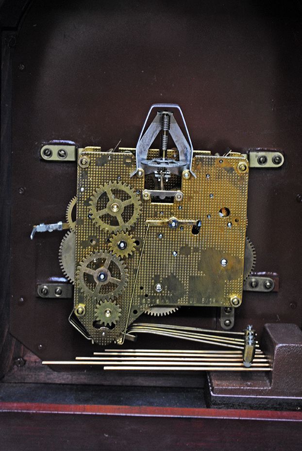 Lafuente Louis XV-Style Wood and Gilt Mantel Clock — detail view 19