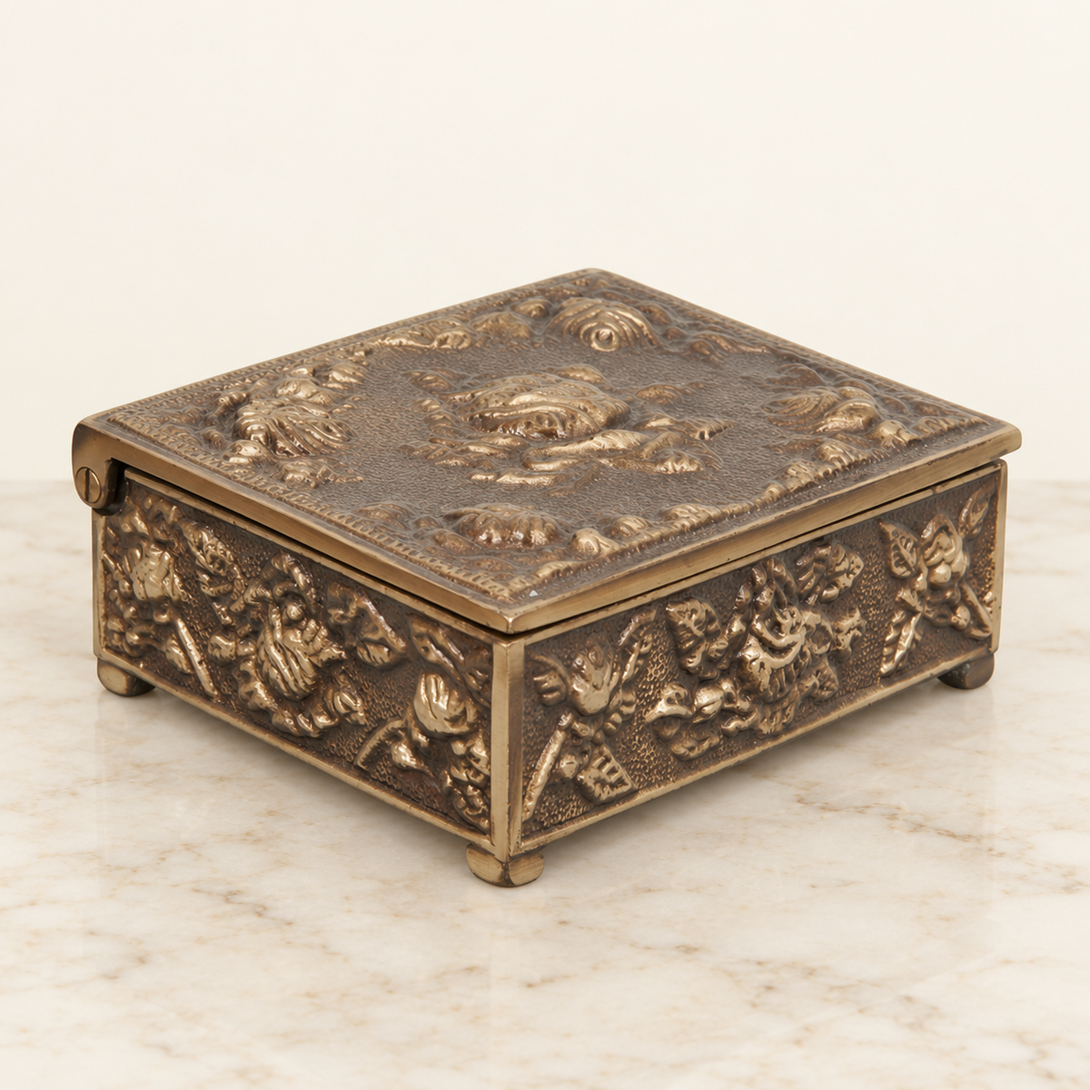 Rose relief jewellery box