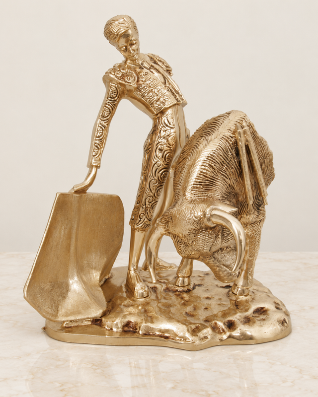 Sculptuurgroep van torero en stier