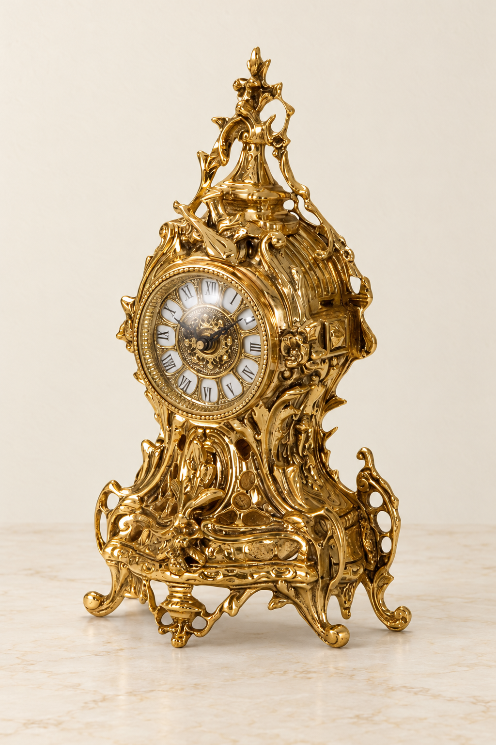 Mantel clock with pierced case and leaf crest