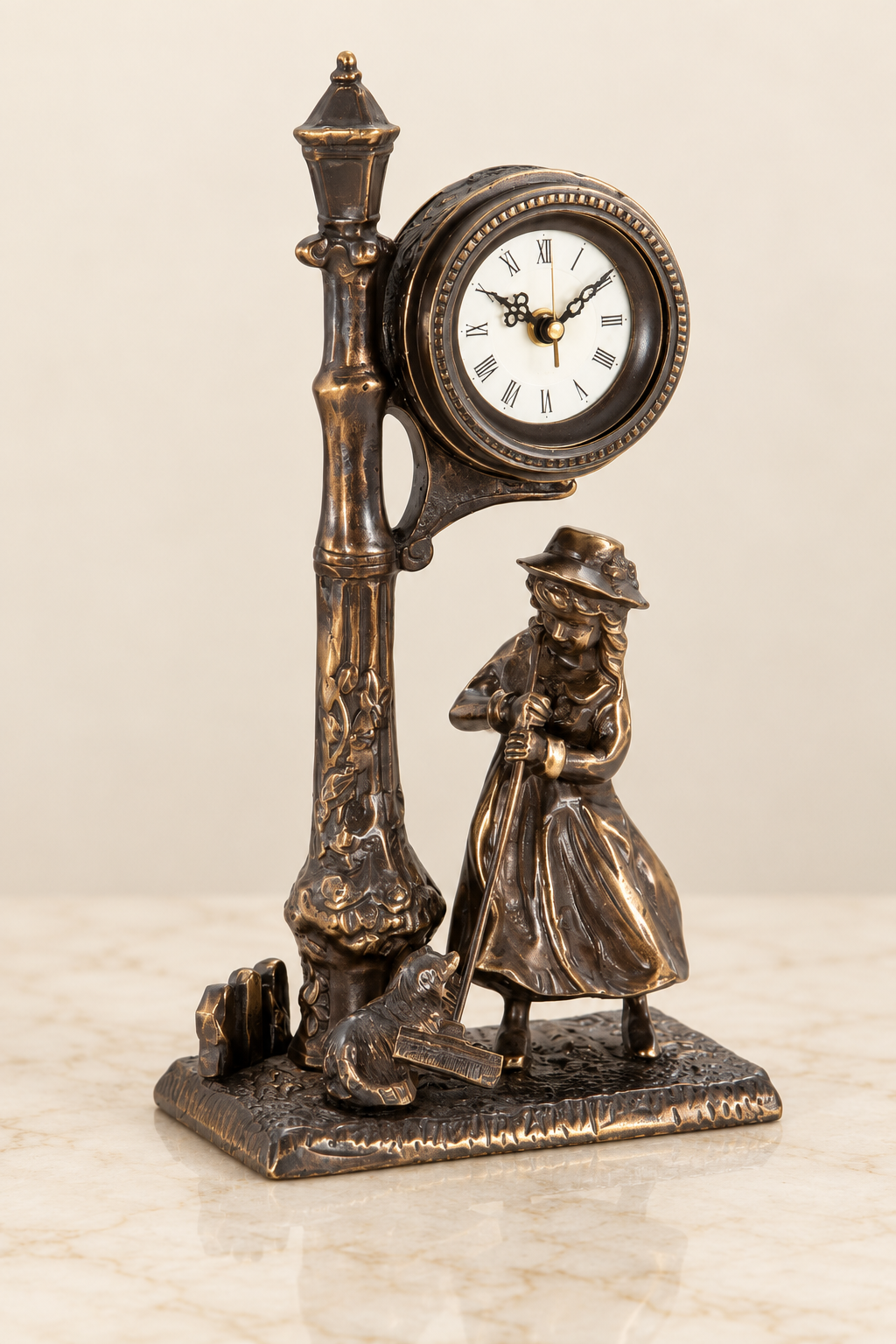 Girl and streetlamp table clock