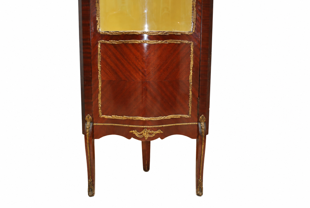 Corner Display Cabinet with Gilt-Bronze Mounts — detail view 5